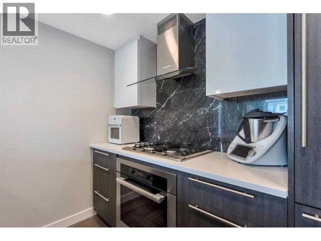 5077 Cambie Street Property Photo 10