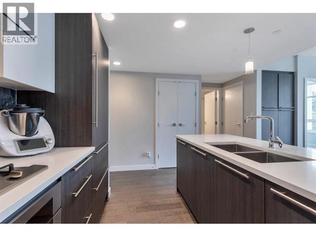 5077 Cambie Street Property Photo 11