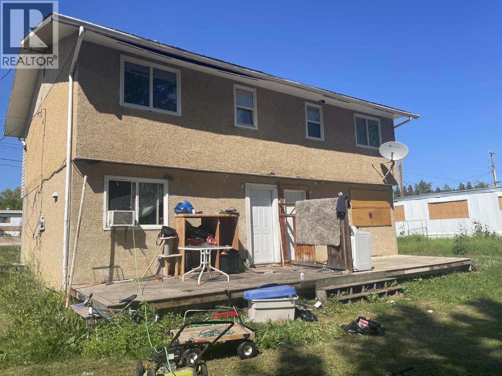 5328 43 Street Property Photo 2