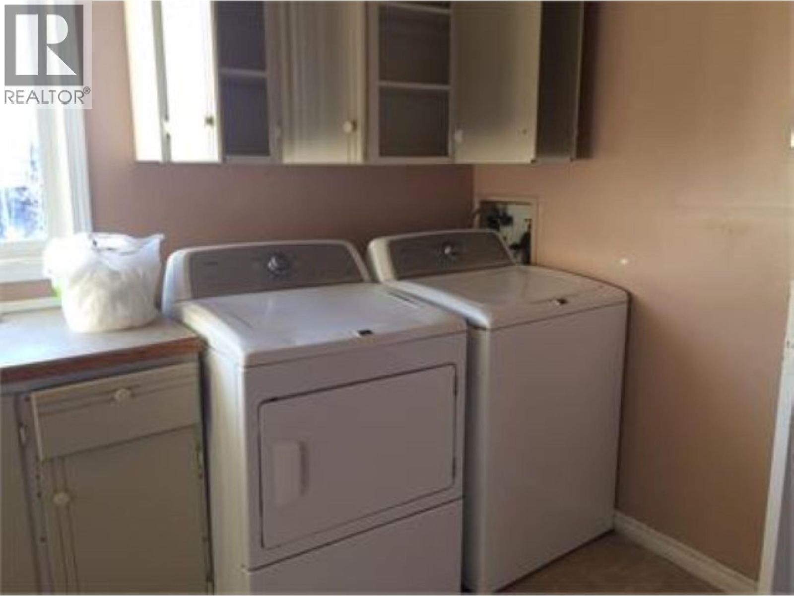 5328 43 Street Property Photo 4