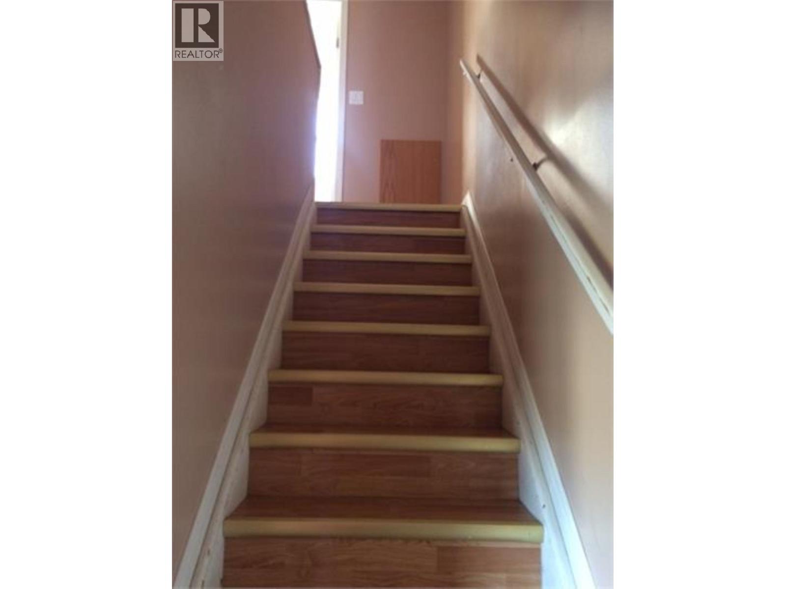 5328 43 Street Property Photo 8