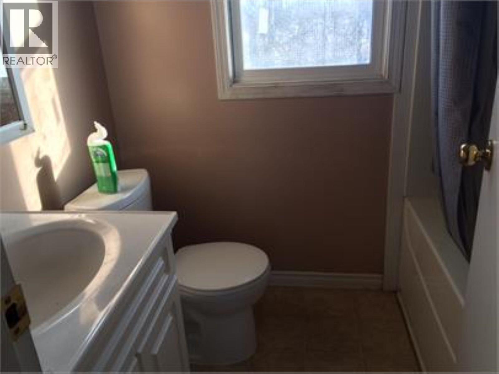 5328 43 Street Property Photo 9