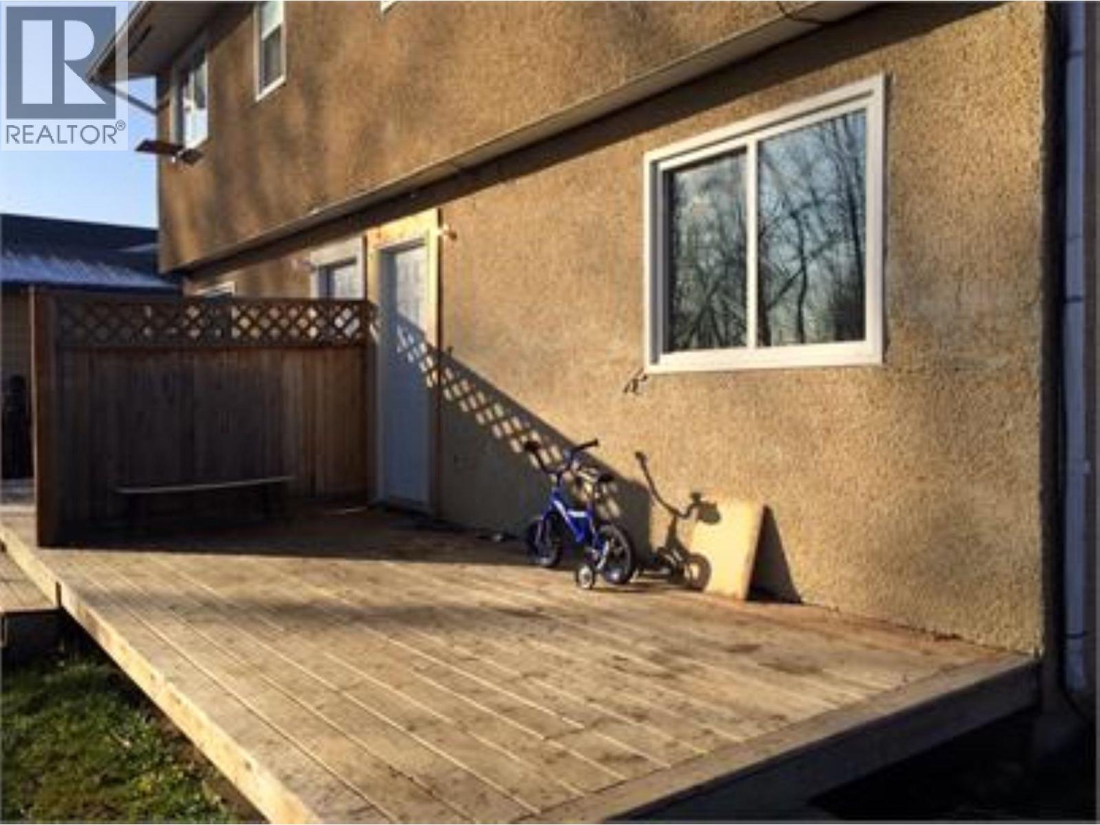 5328 43 Street Property Photo 10