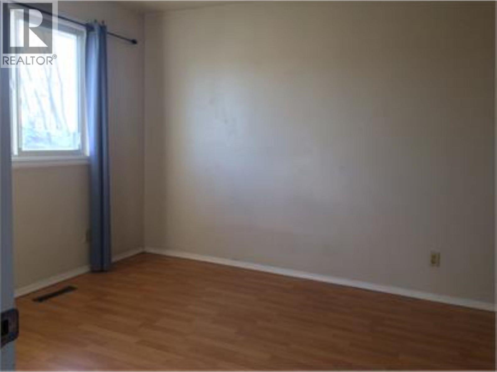 5328 43 Street Property Photo 14