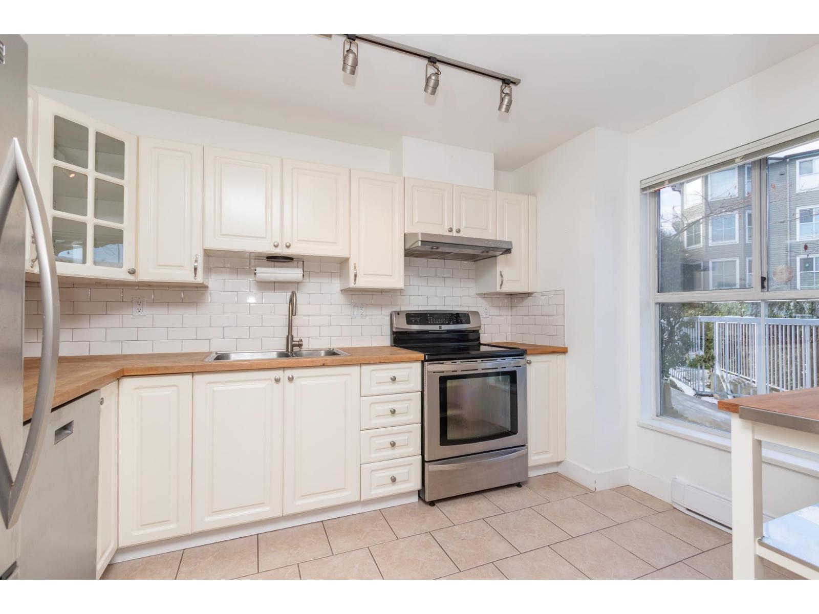 103 15150 108 AVENUE Property Photo 1