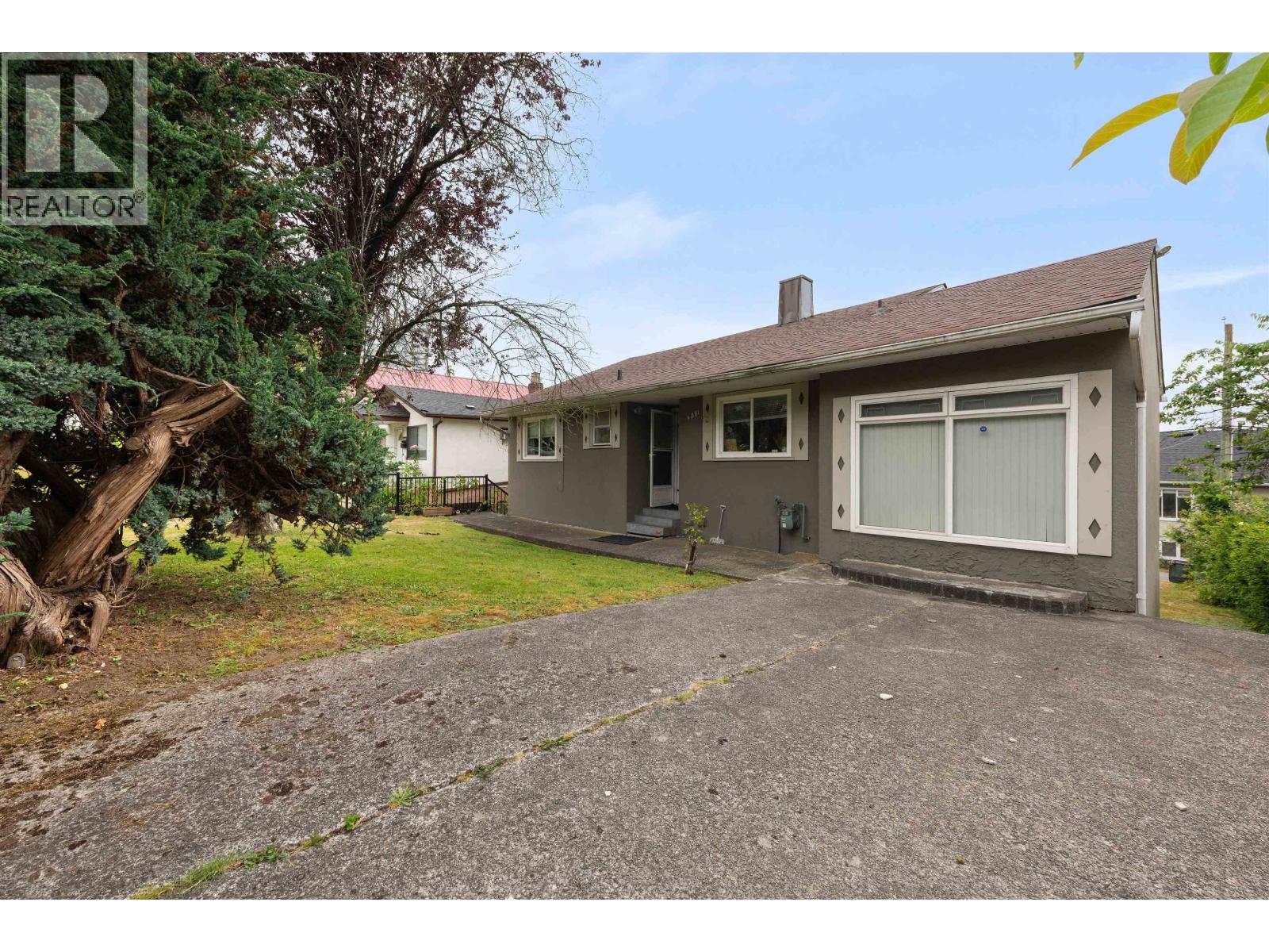 4561 NANAIMO STREET Property Photo 1