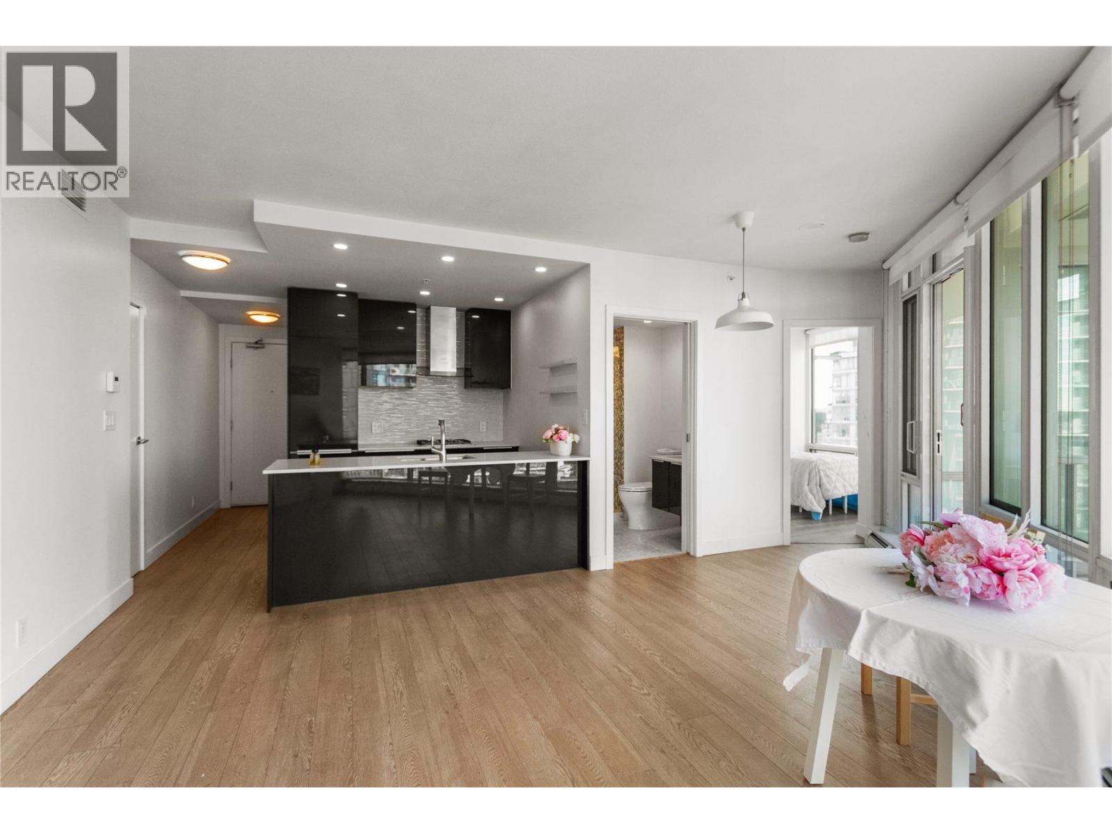 3108 1283 Howe Street Property Photo 6