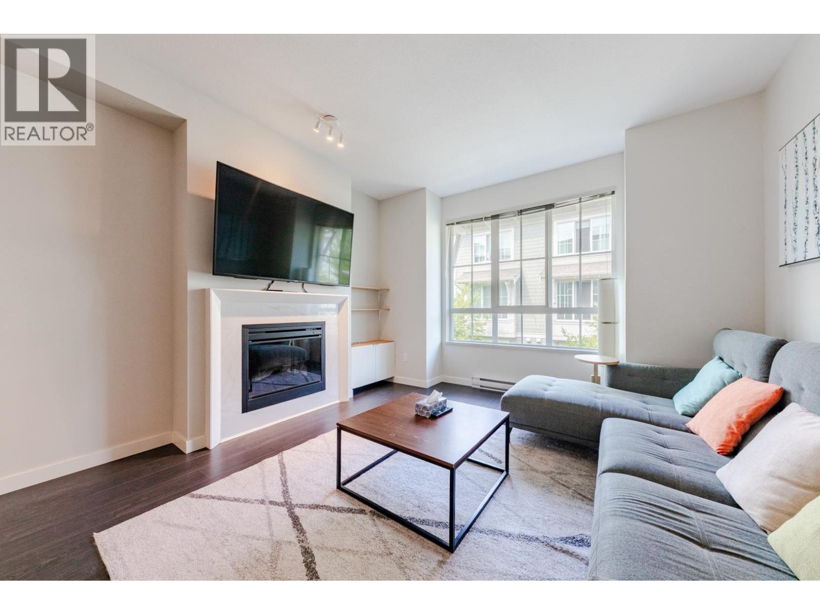 54 5510 Admiral Way Property Photo 3