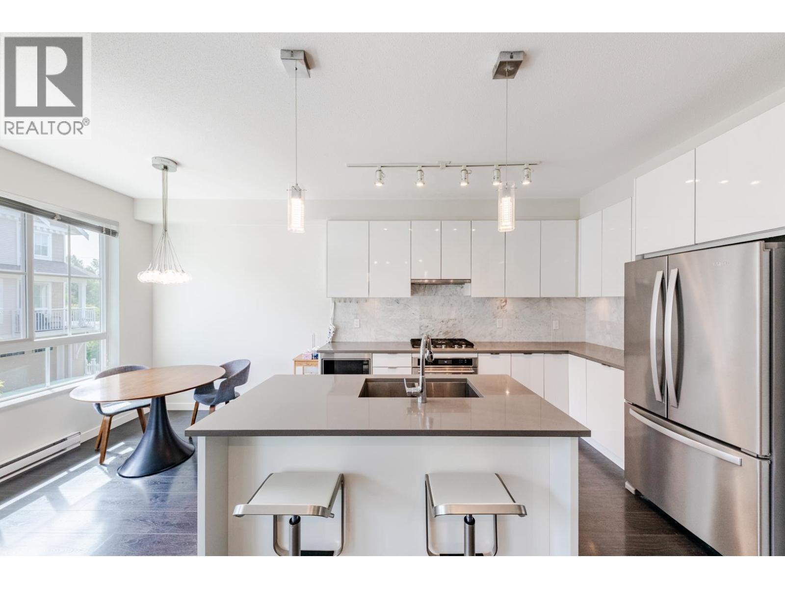 54 5510 Admiral Way Property Photo 10