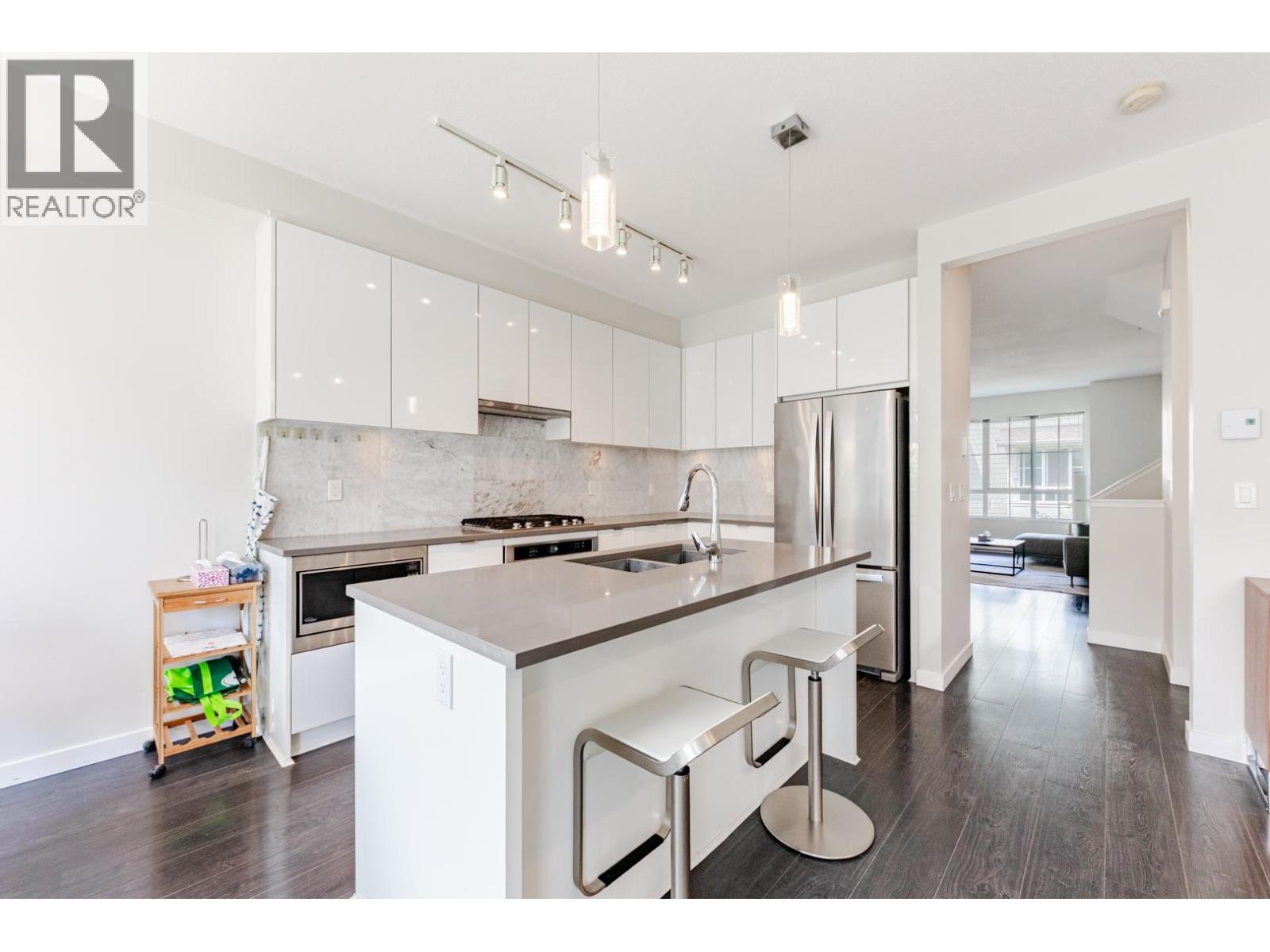 54 5510 Admiral Way Property Photo 11