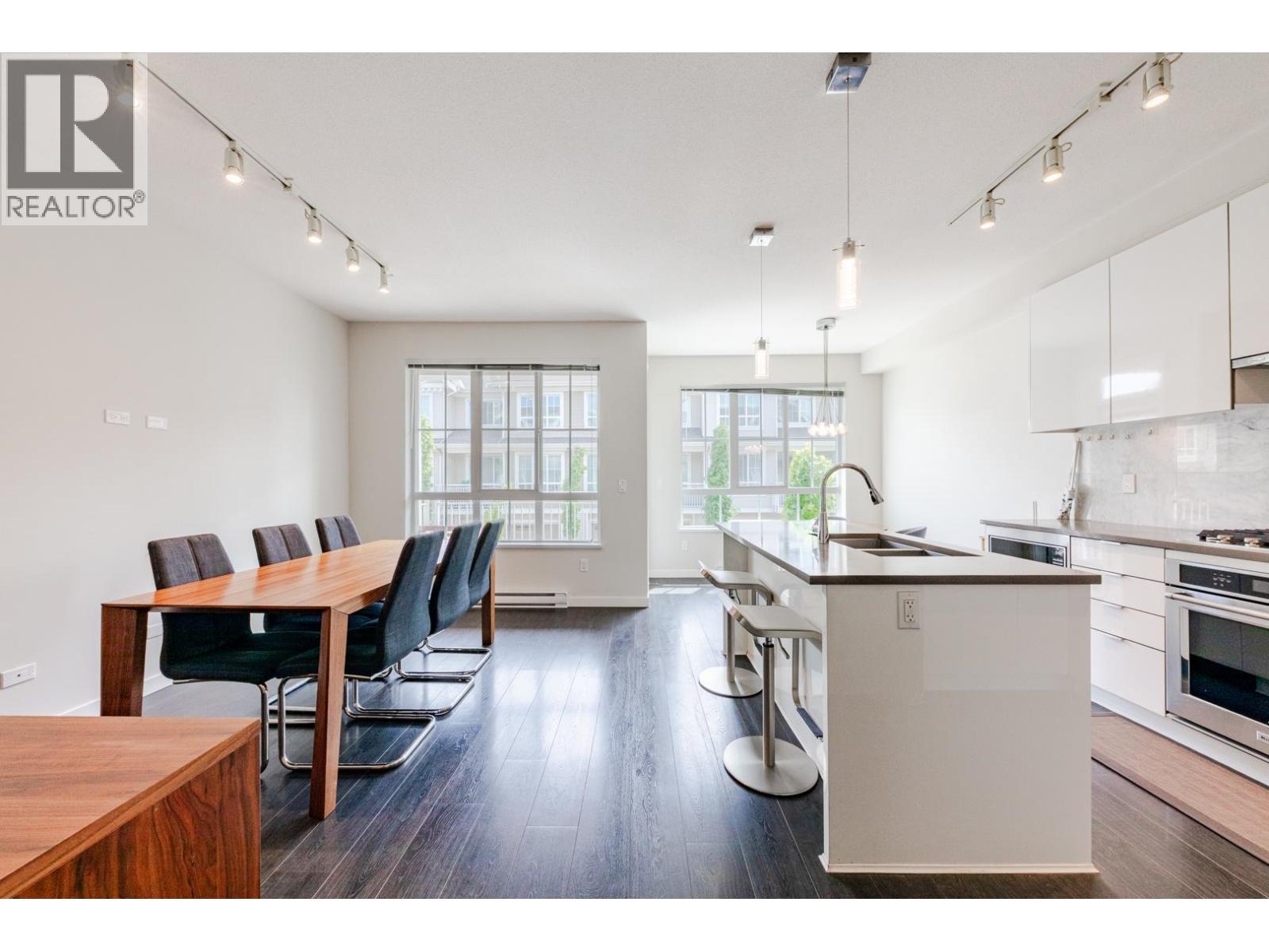 54 5510 Admiral Way Property Photo 12