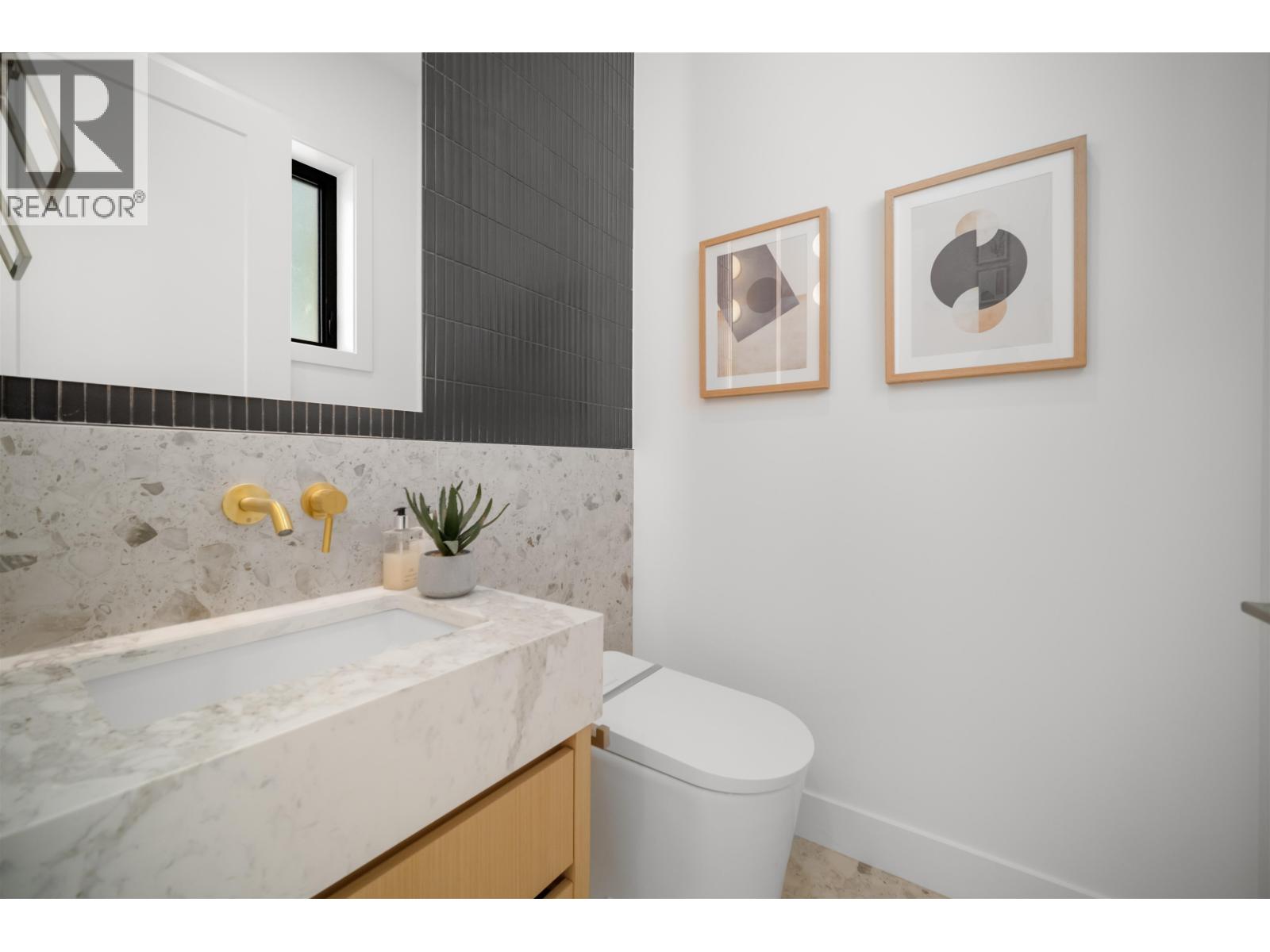 411 W 19th Avenue Property Photo 11