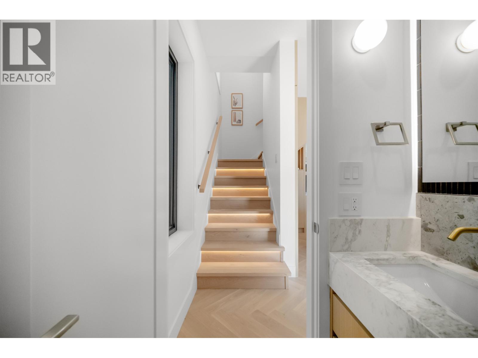 411 W 19th Avenue Property Photo 12