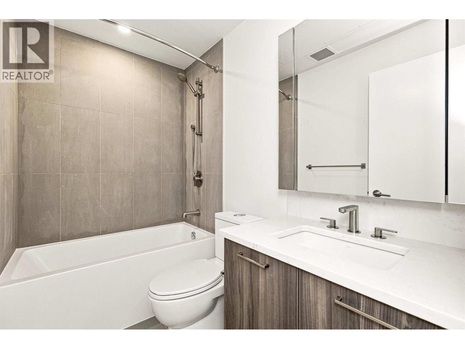 233 82 First Street Property Photo 8