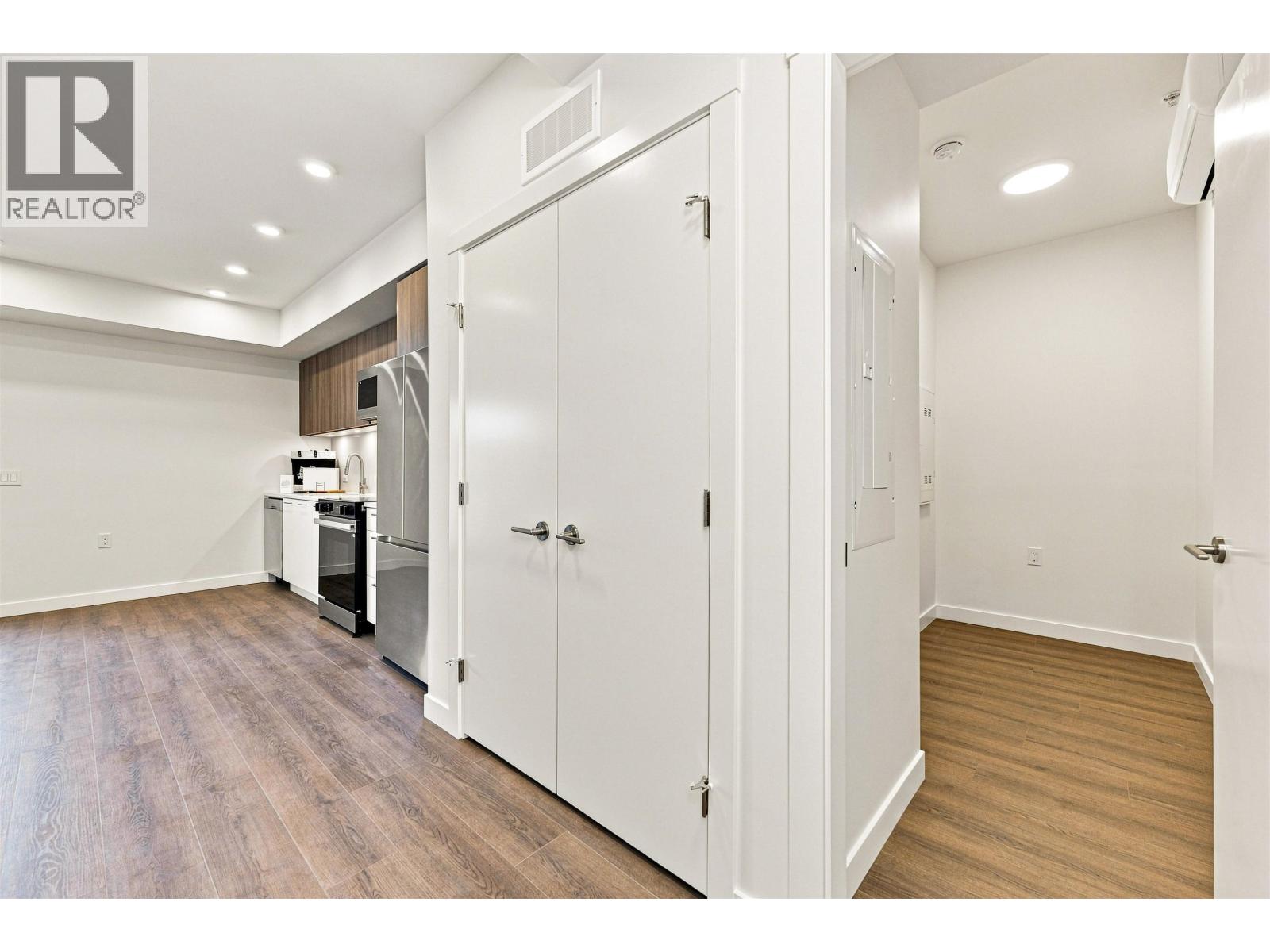 233 82 First Street Property Photo 10