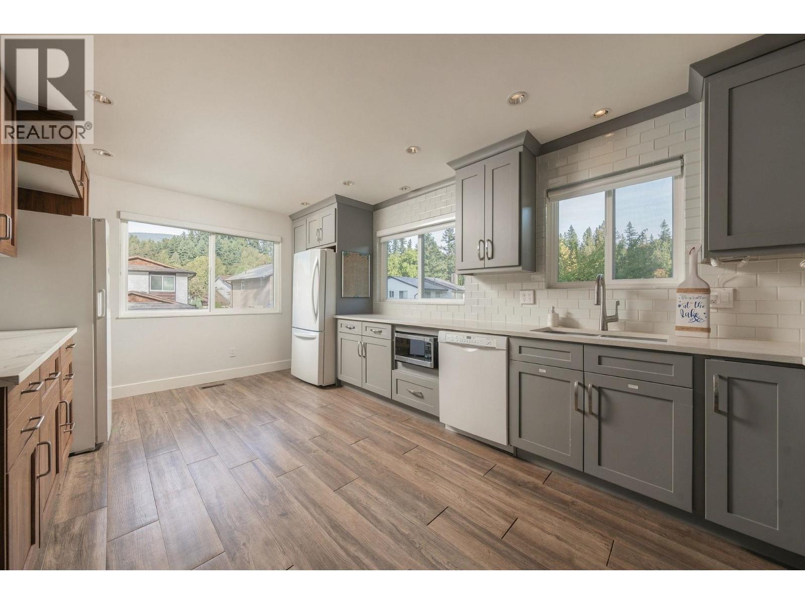 1231 River Drive Property Photo 11