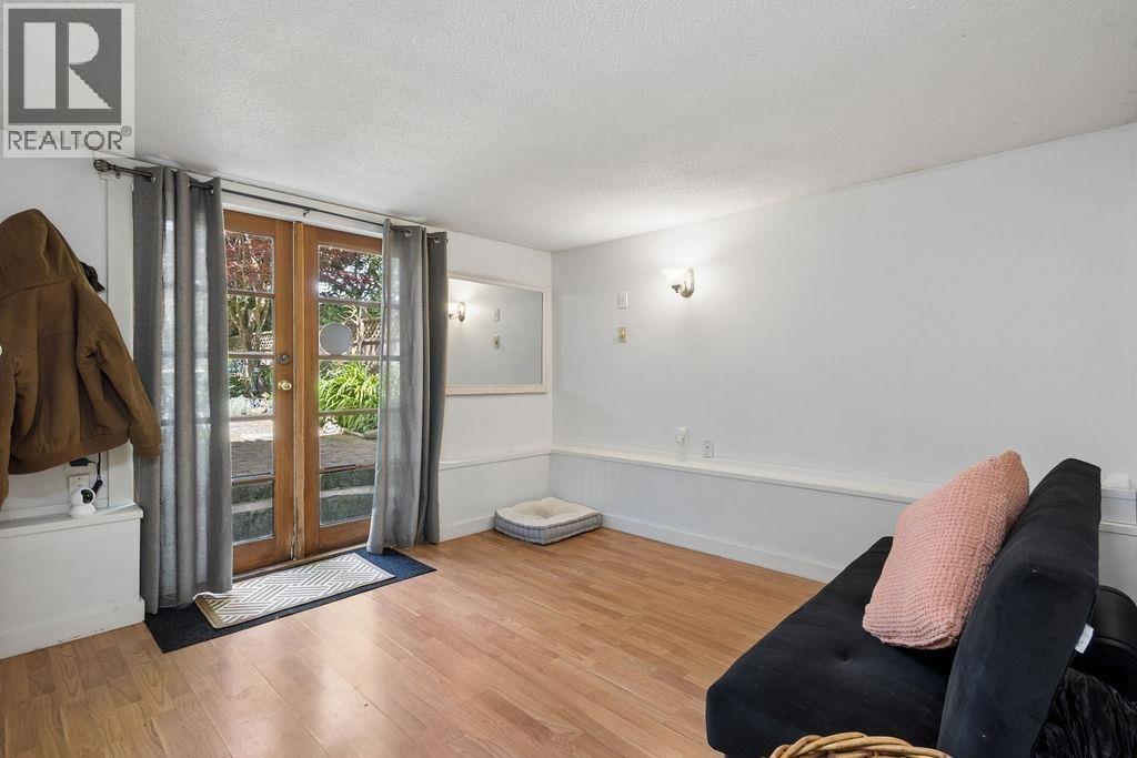 1255 E 23 Avenue Property Photo 2