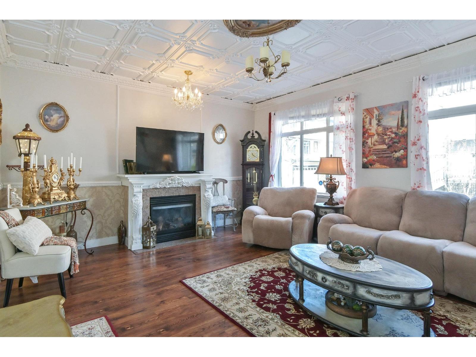 45 19932 70 Avenue Property Photo 4