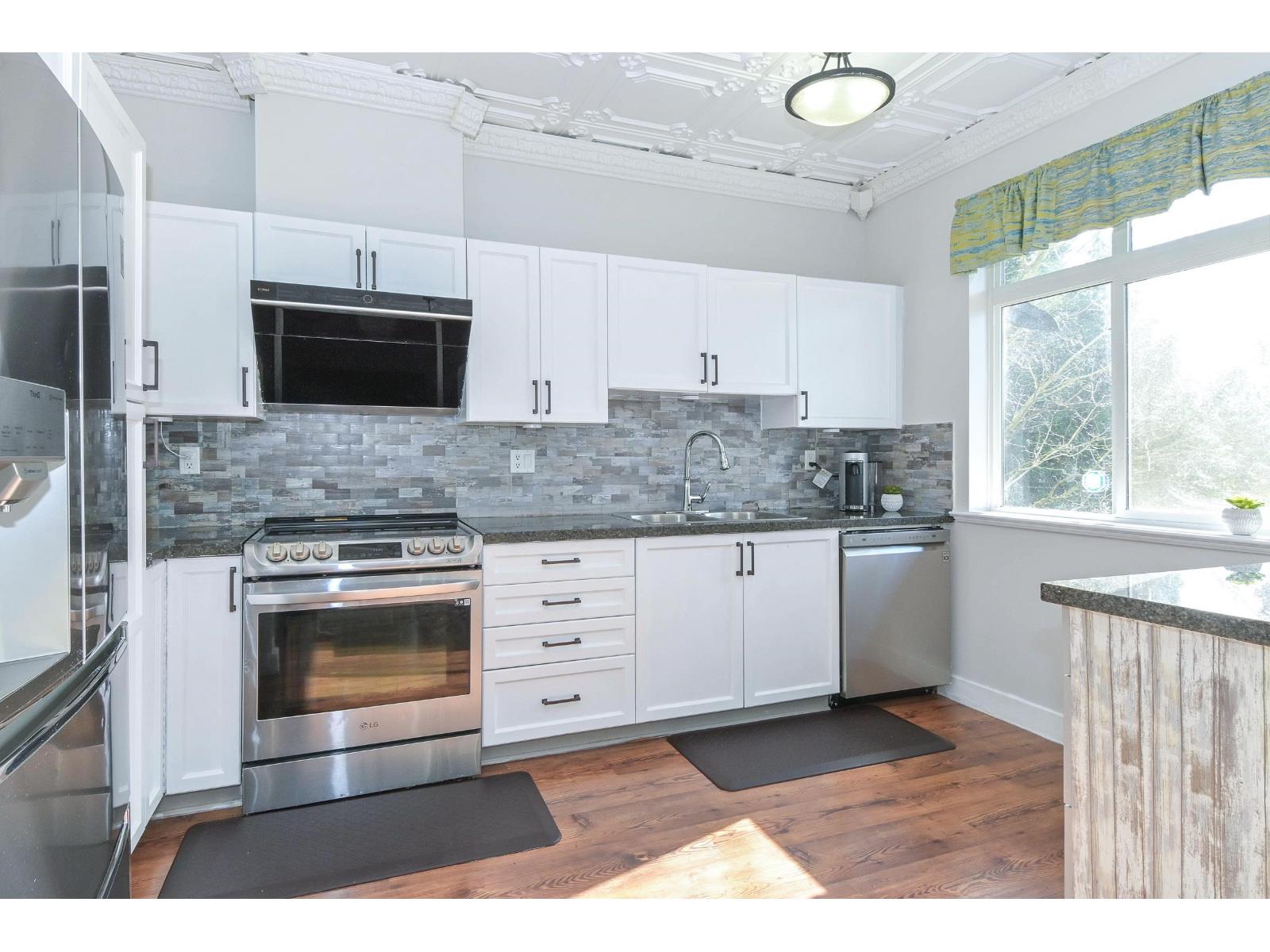 45 19932 70 Avenue Property Photo 12