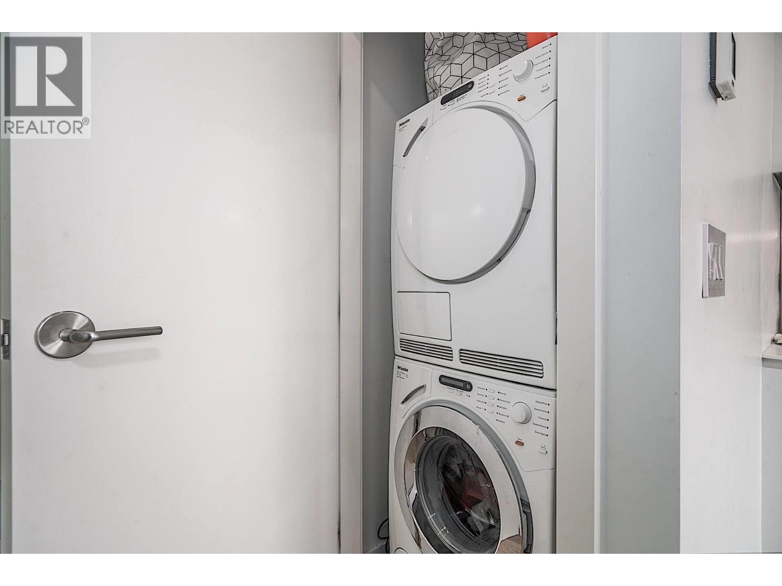 2611 1480 Howe Street Property Photo 21