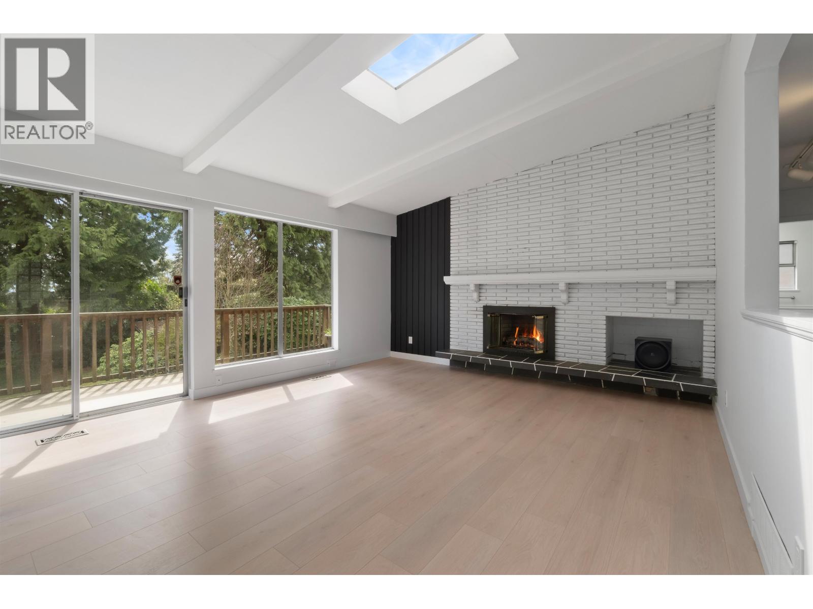 1177 E 15th Street Property Photo 3