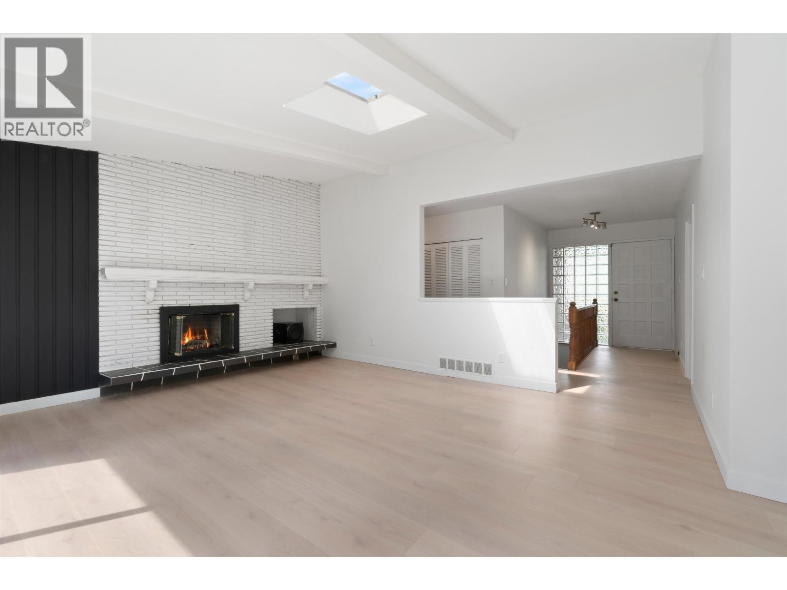 1177 E 15th Street Property Photo 4