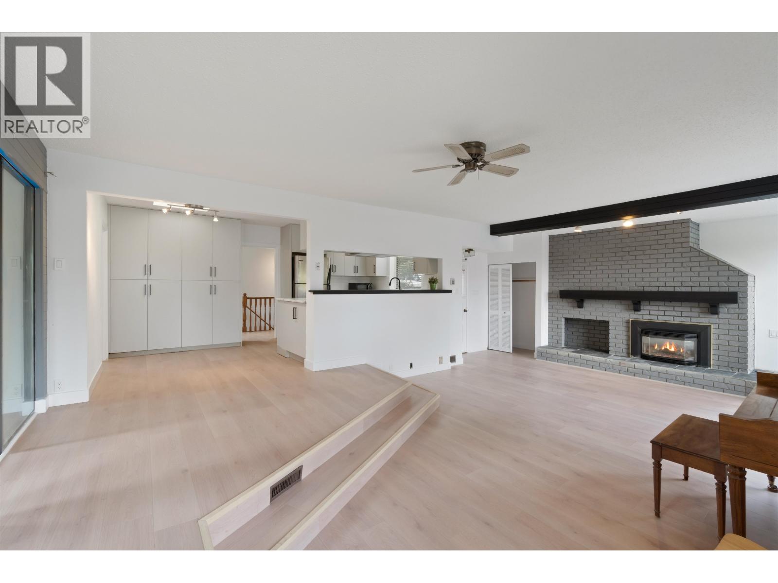 1177 E 15th Street Property Photo 16