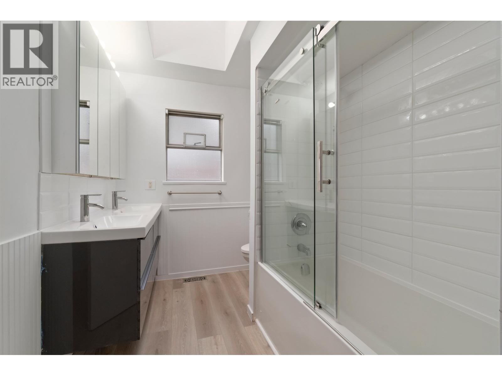 1177 E 15th Street Property Photo 22