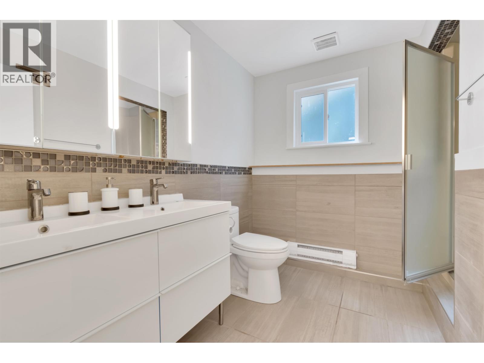 1177 E 15th Street Property Photo 30