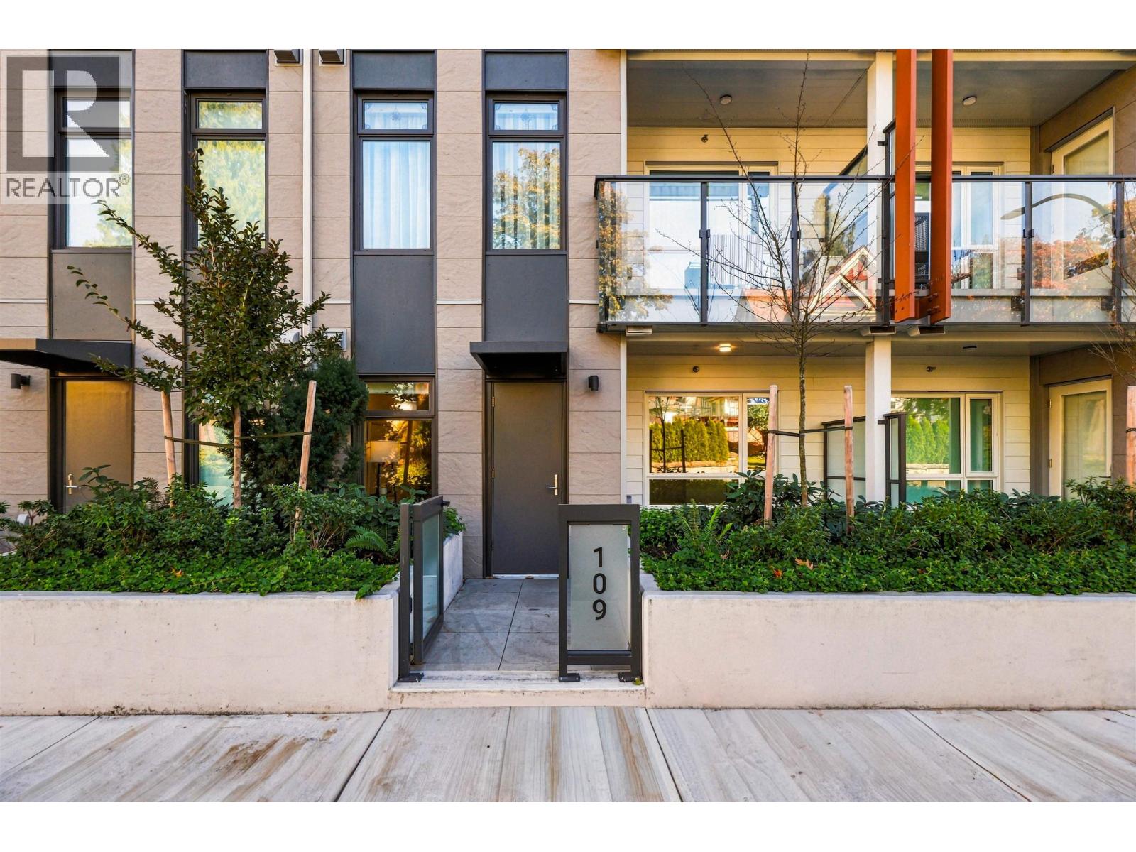 109 82 FIRST STREET Property Photo 1