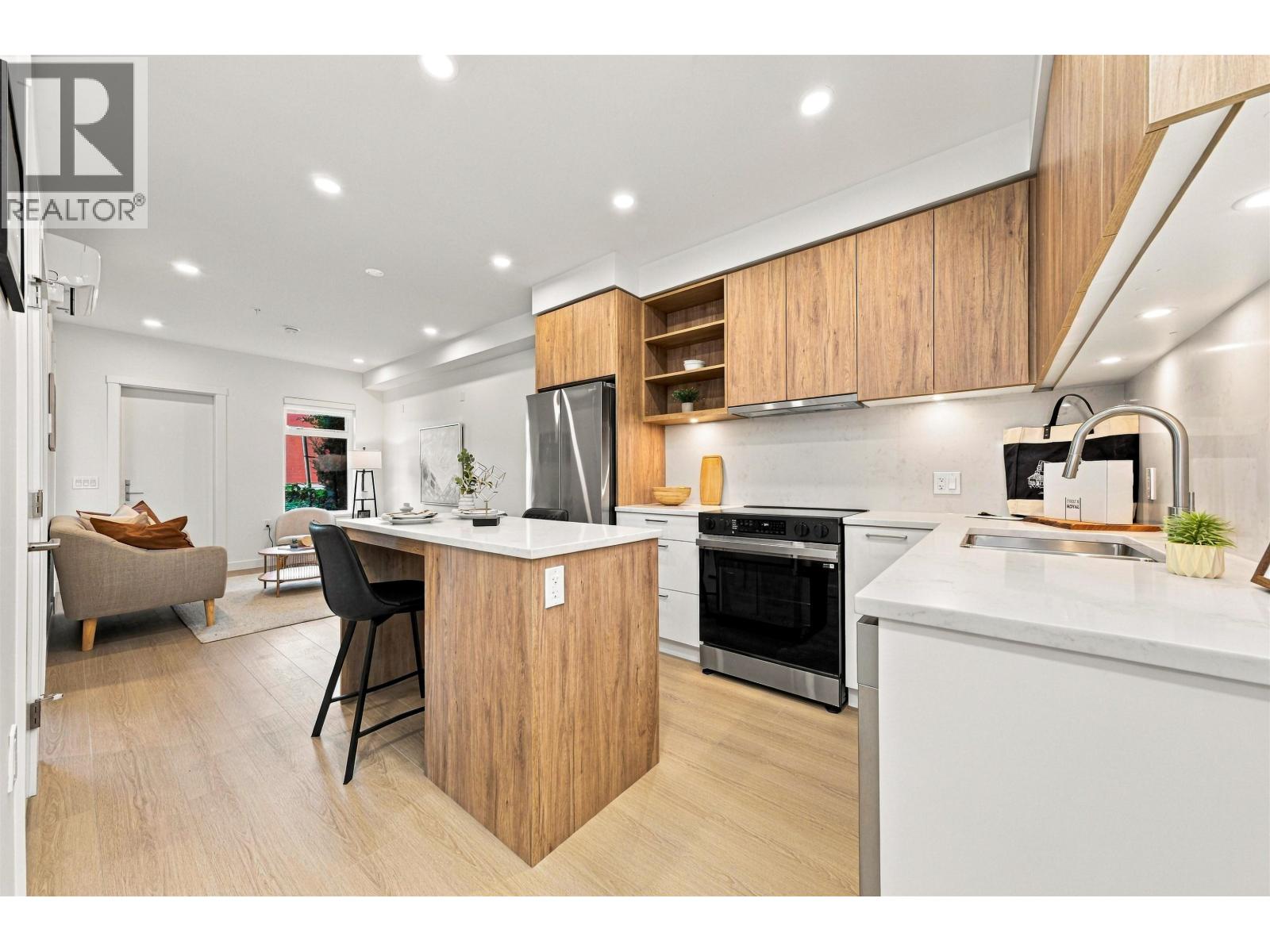 109 82 First Street Property Photo 4