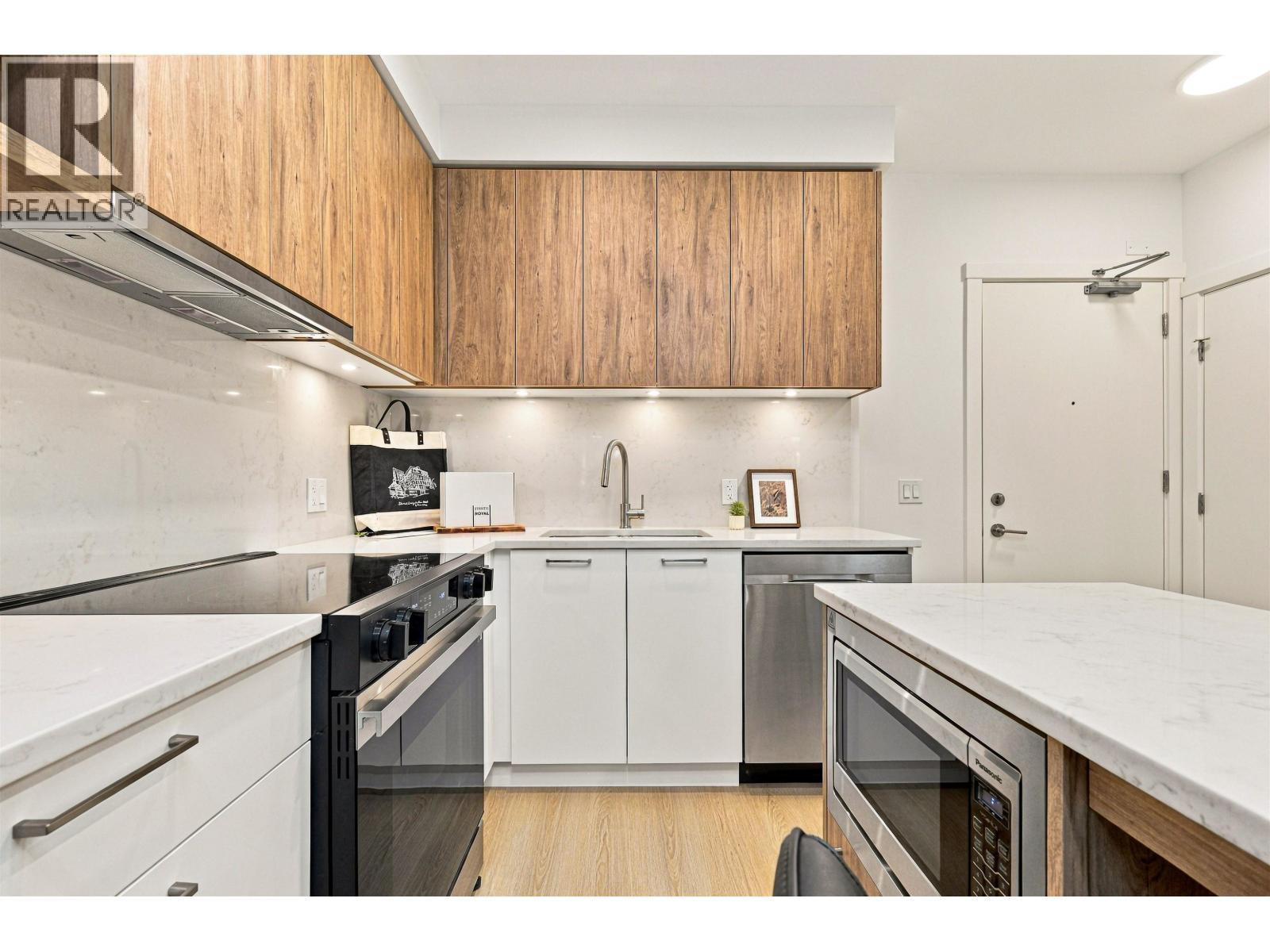 109 82 First Street Property Photo 6