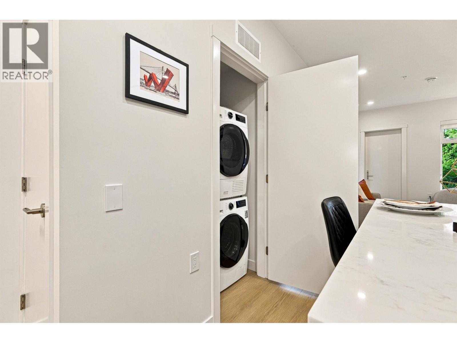 109 82 First Street Property Photo 14