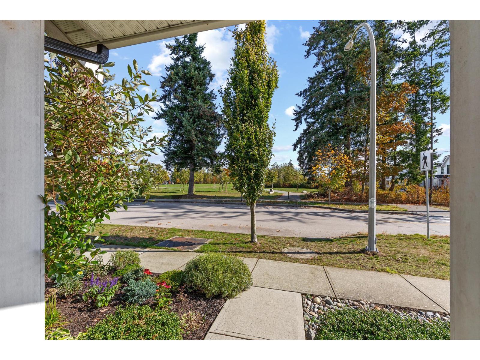 2209 165 Street Property Photo 2