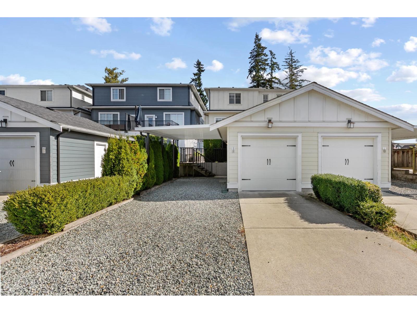 2209 165 Street Property Photo 4