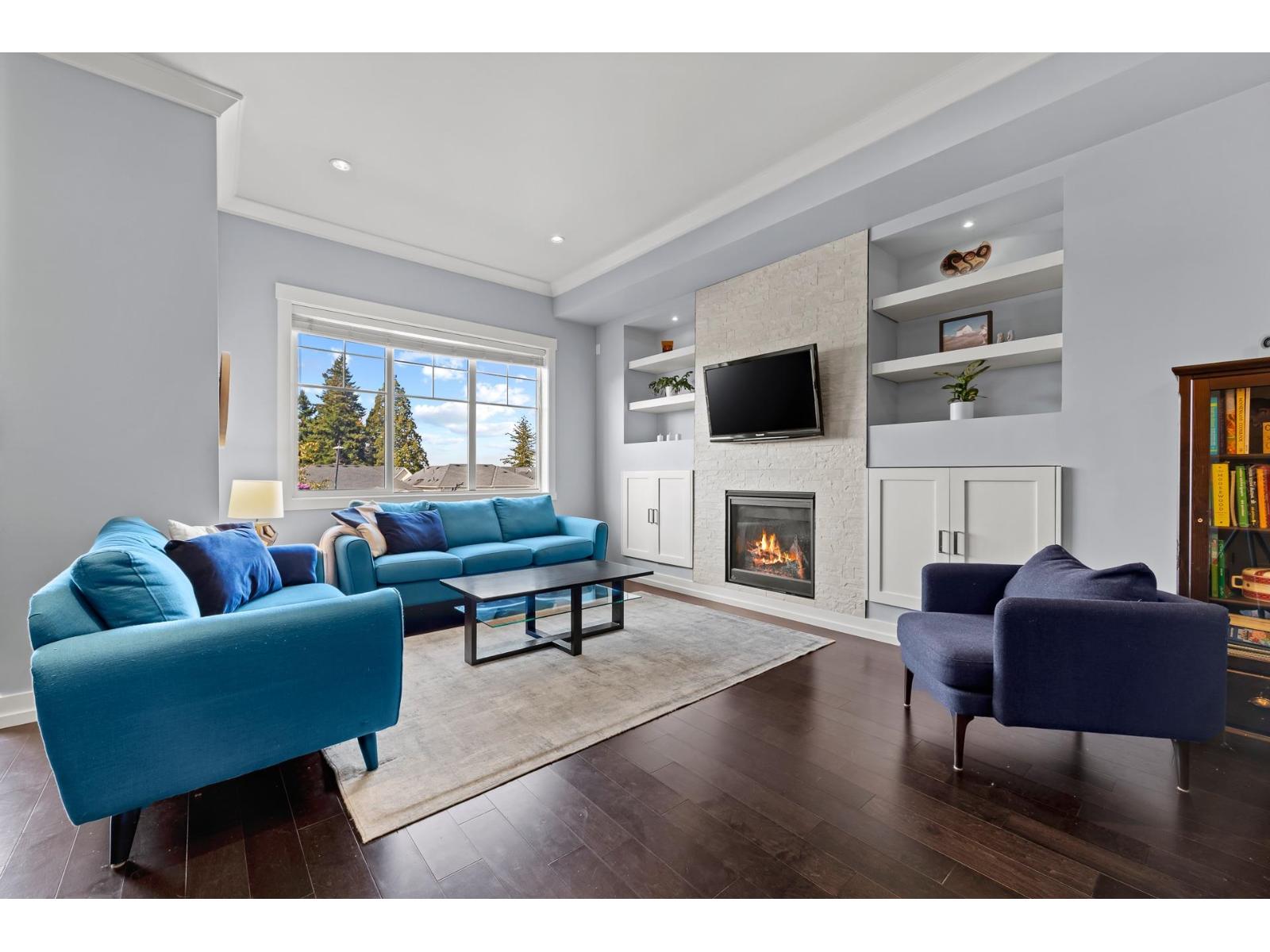 2209 165 Street Property Photo 6