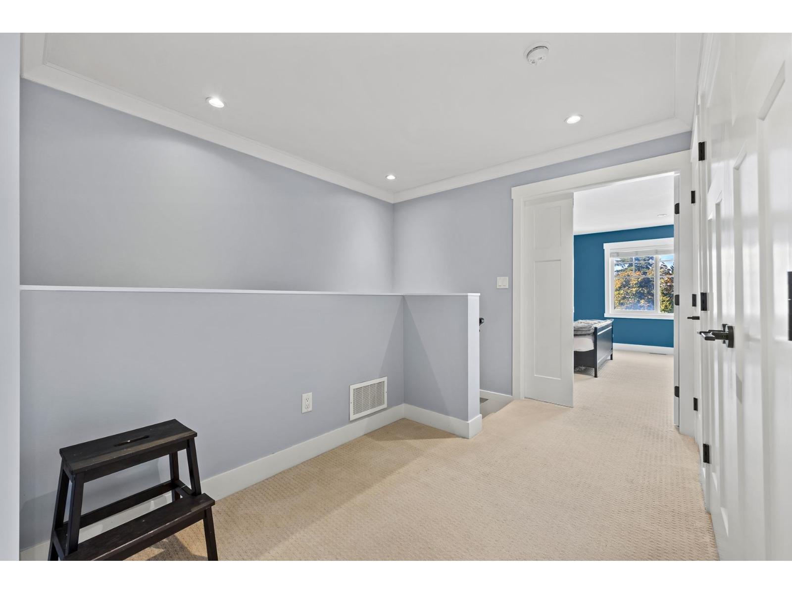 2209 165 Street Property Photo 18