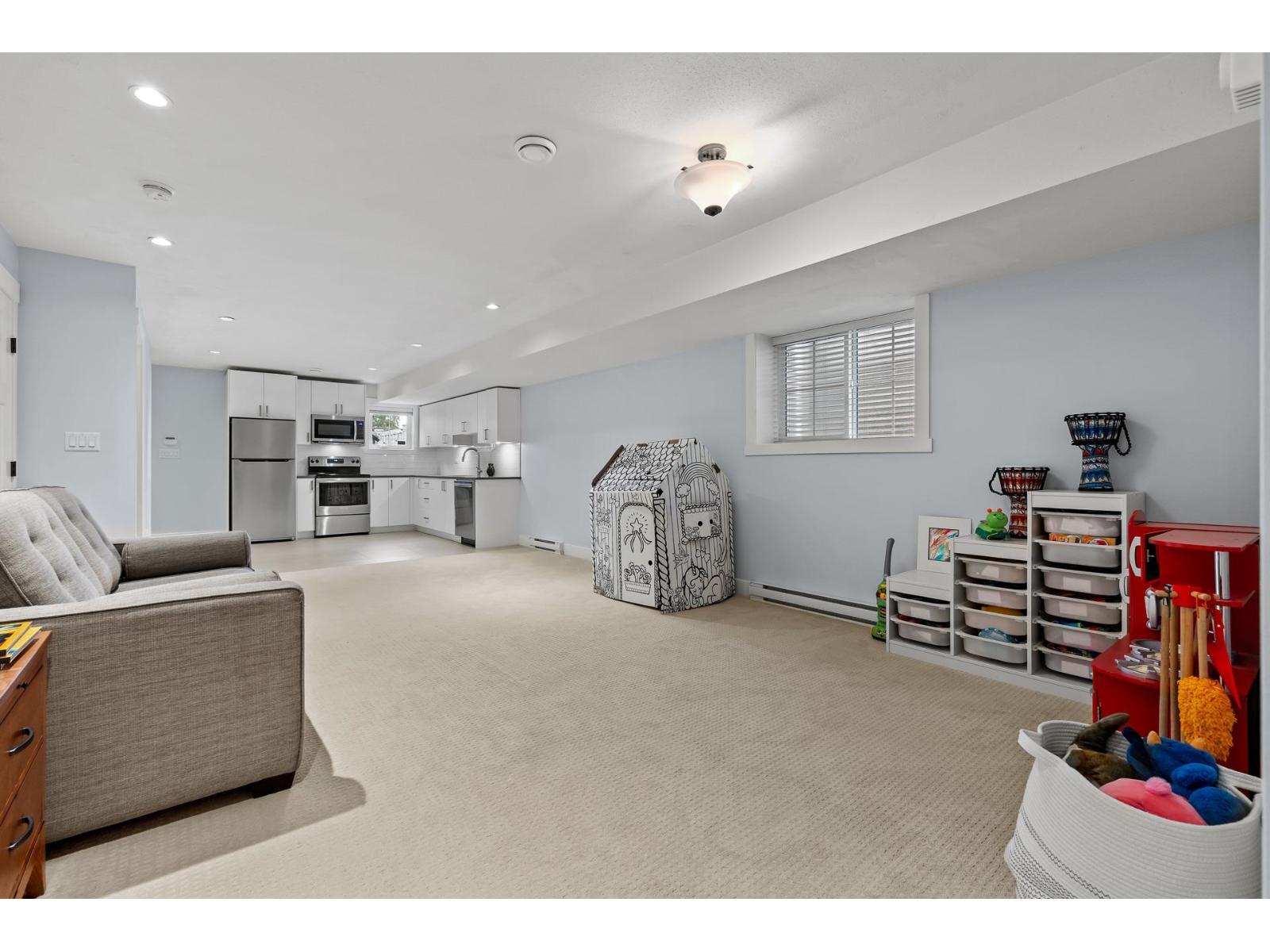 2209 165 Street Property Photo 28