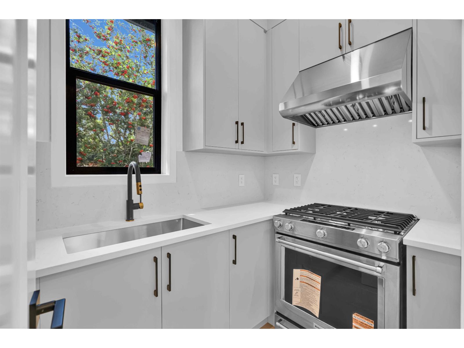 15636 23a Avenue Property Photo 13