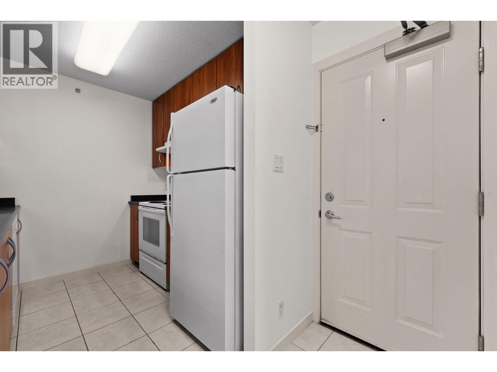 220 3663 Crowley Drive Property Photo 11
