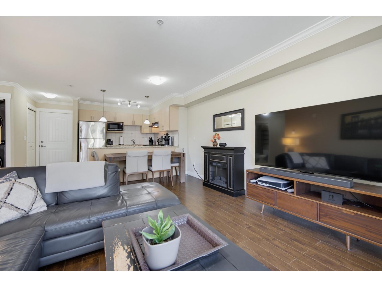 313 17769 57 Avenue Property Photo 17