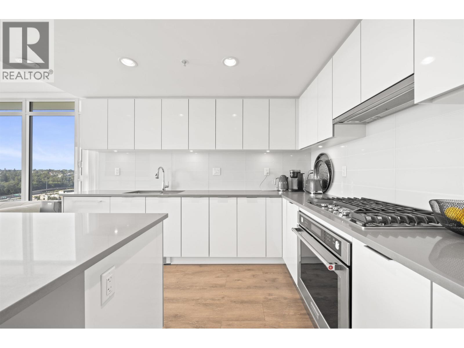 2503 2388 Madison Avenue Property Photo 8