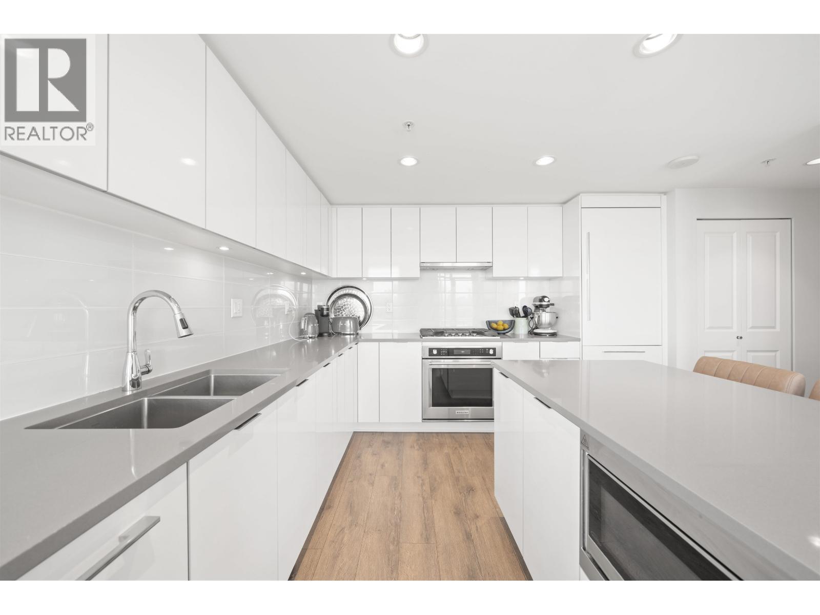 2503 2388 Madison Avenue Property Photo 10