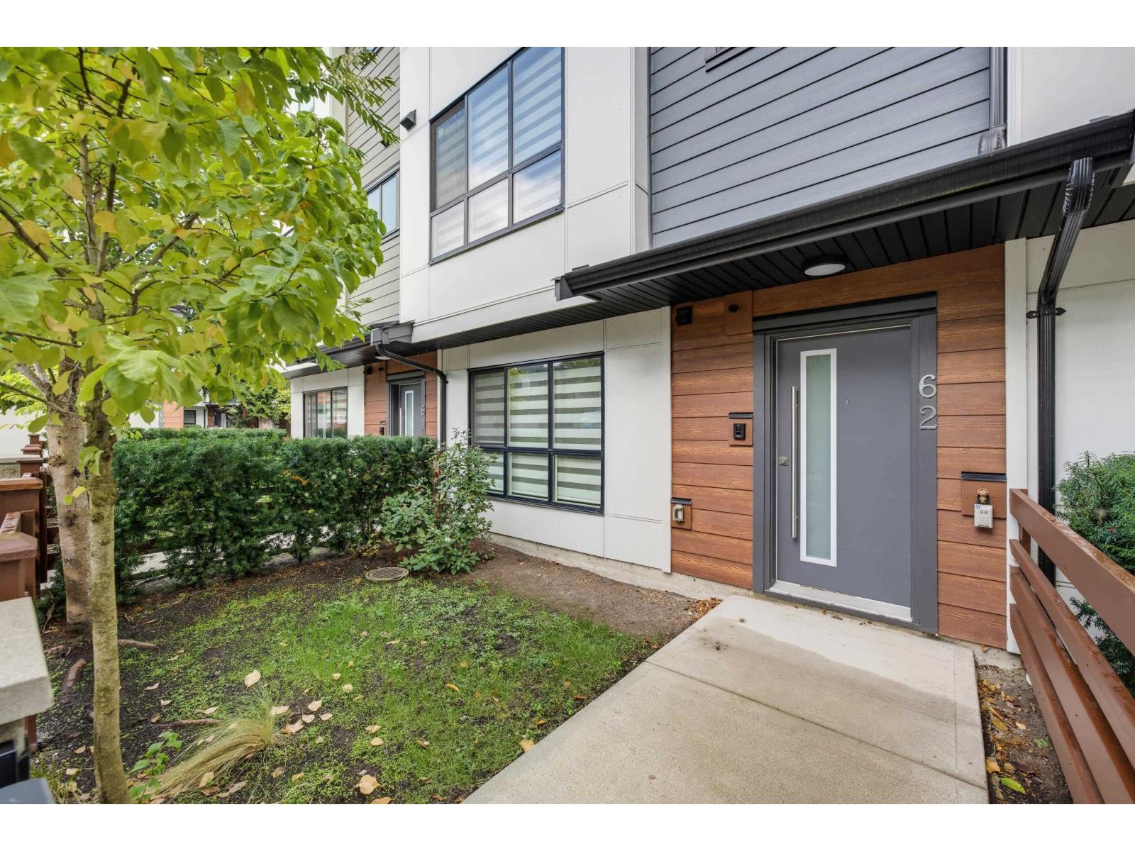 62 7177 194A STREET Property Photo 1