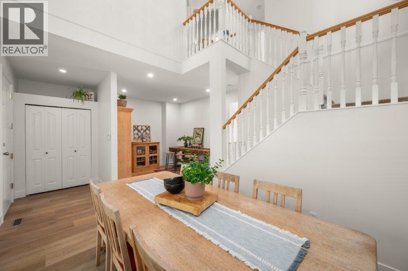 10091 243rd Street Property Photo 9