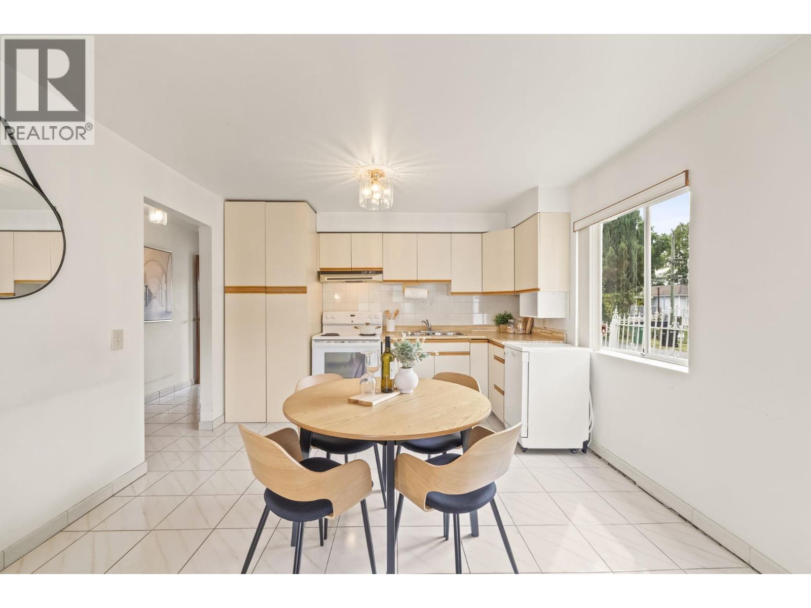 4264 Parker Street Property Photo 13
