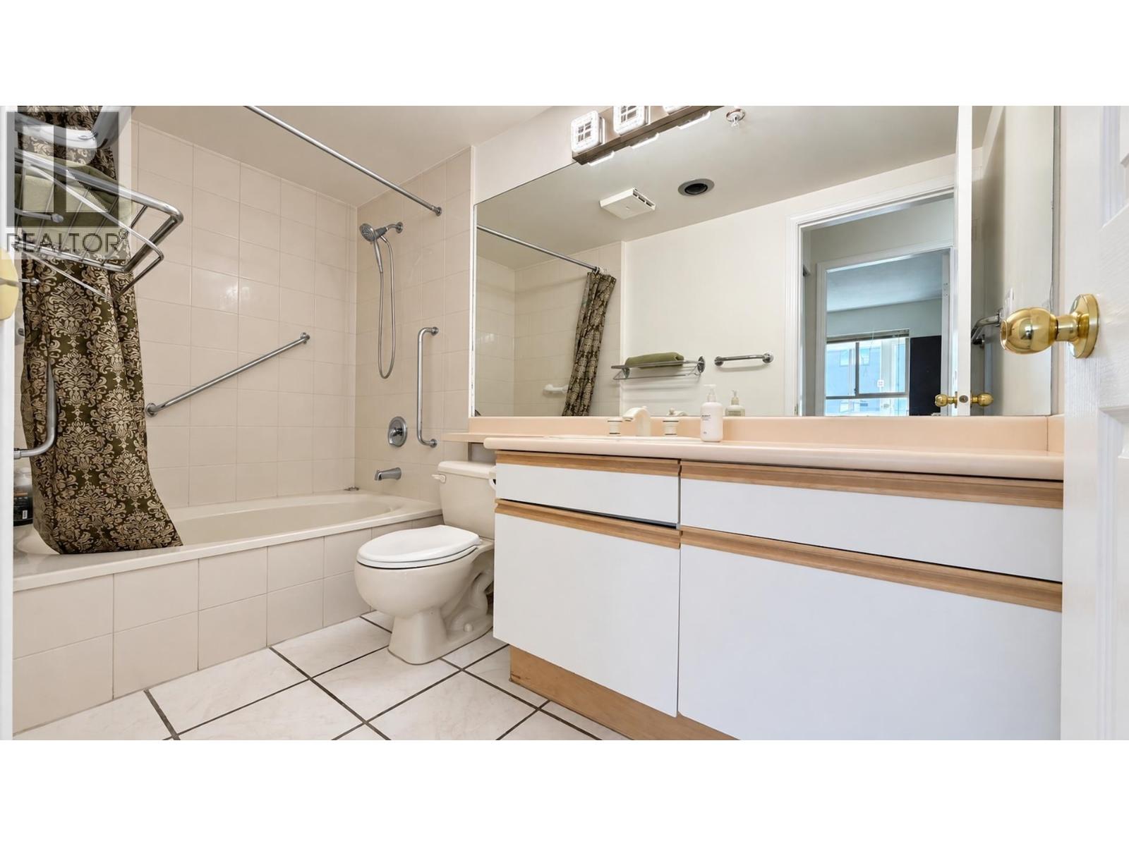 306 1859 Spyglass Place Property Photo 14