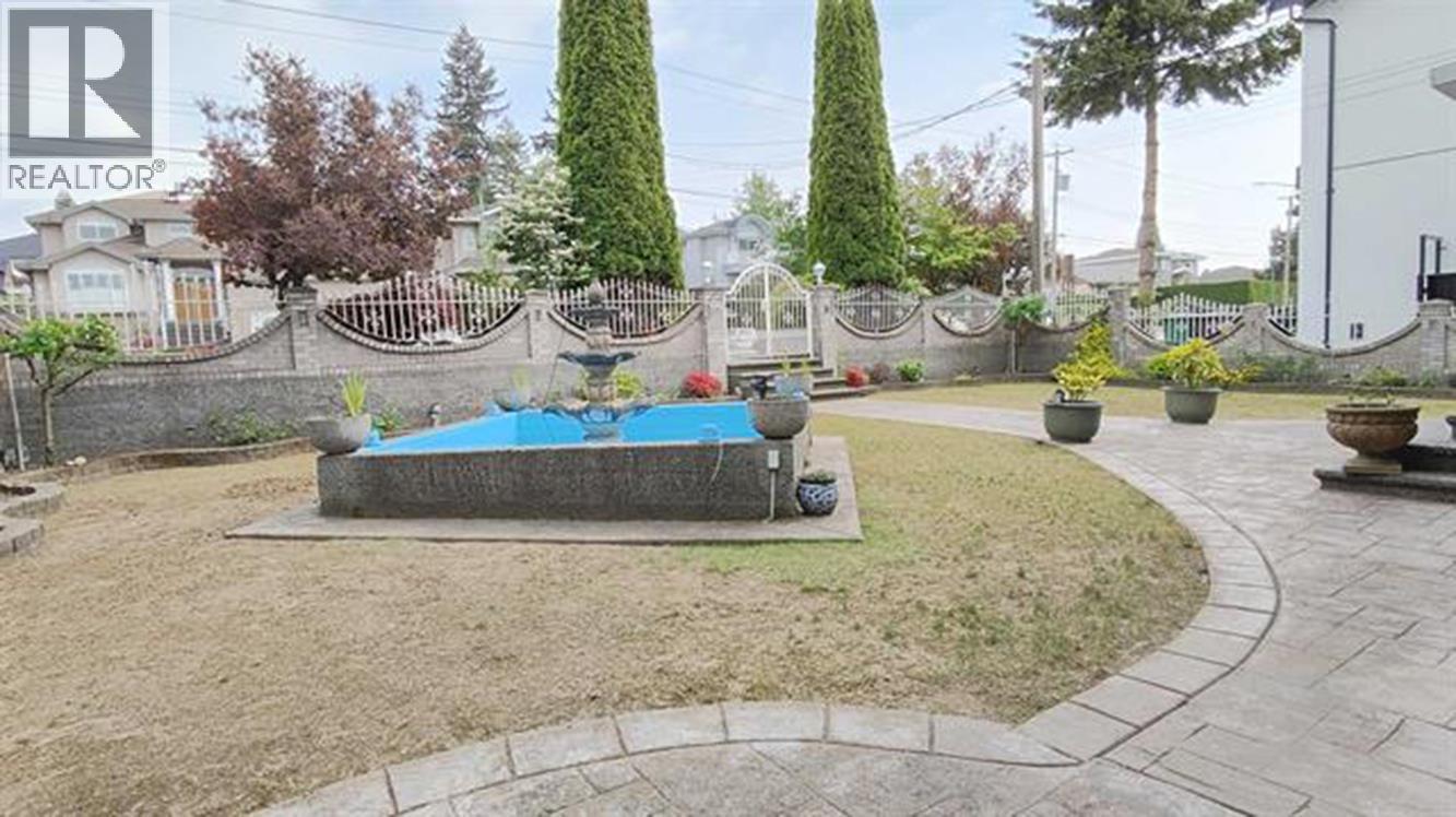 8675 Armstrong Avenue Property Photo 6