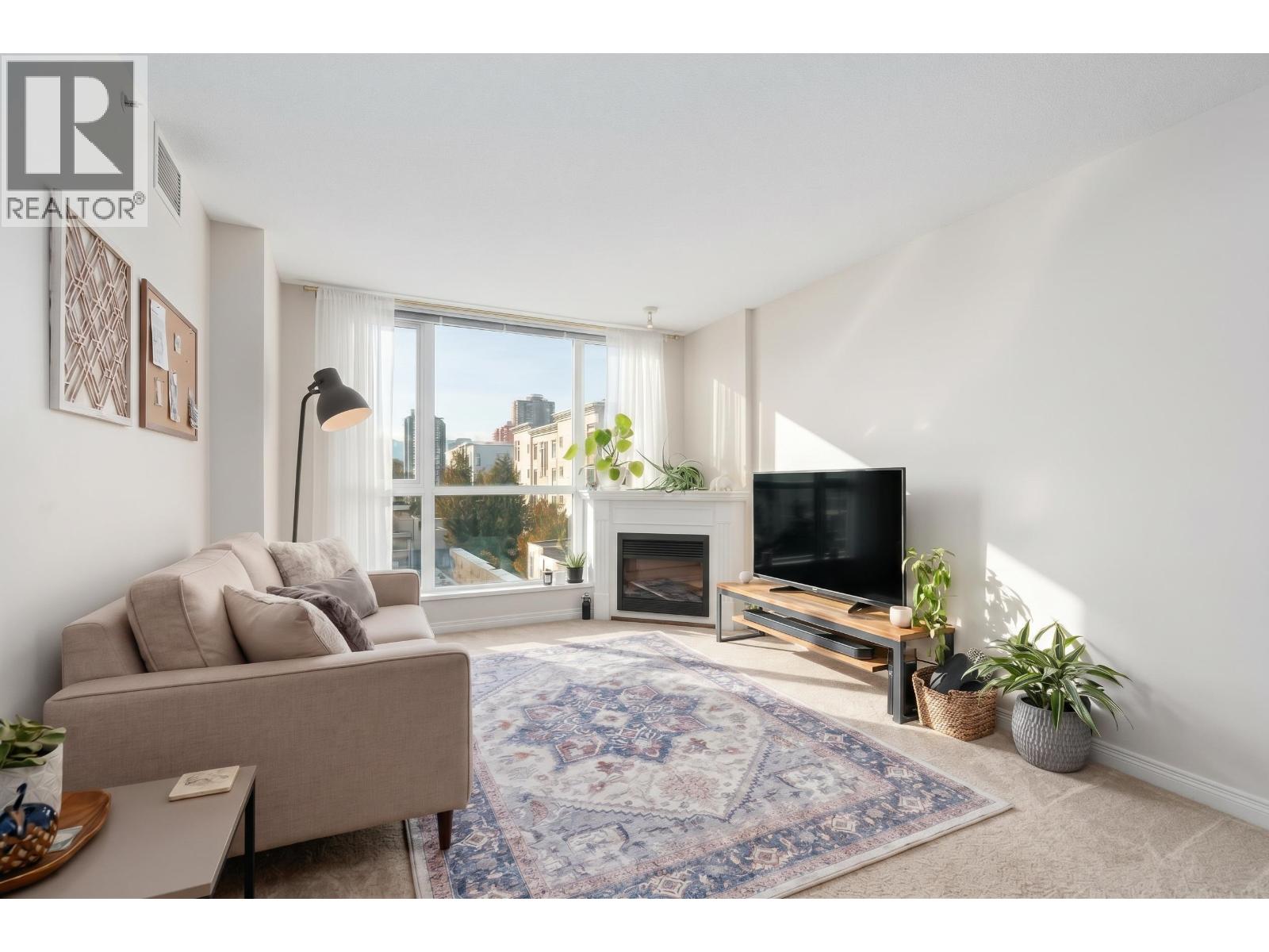 607 188 E Esplanade Property Photo 1