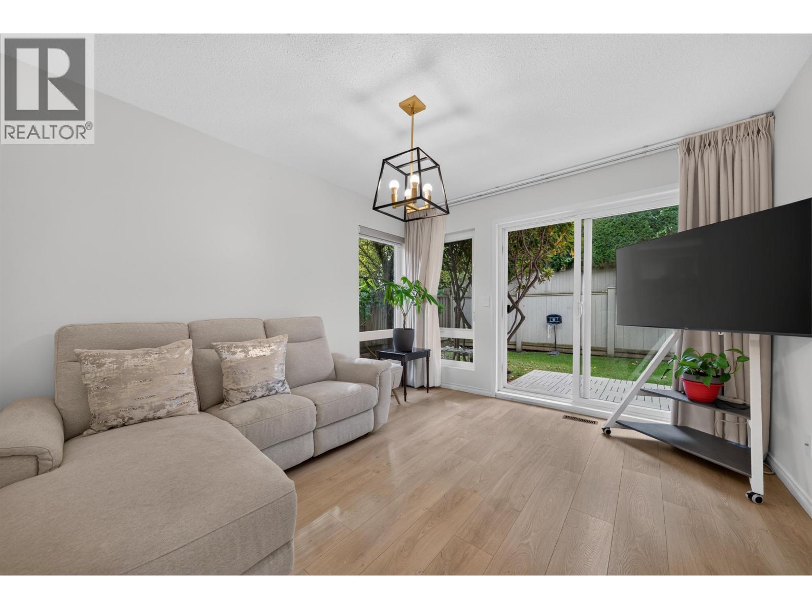 6 5111 Maple Road Property Photo 4